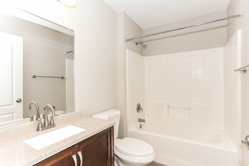 1,965/Mo, 1725 Saw Lake Dr Middleburg, FL 32068 Bathroom View