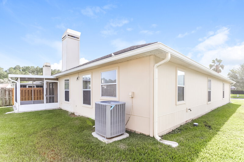 1,965/Mo, 1725 Saw Lake Dr Middleburg, FL 32068 Rear View