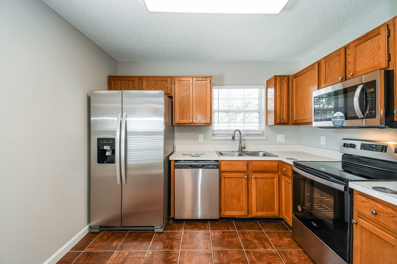 1,925/Mo, 2991 Quapaw Trl Middleburg, FL 32068 Kitchen View 2
