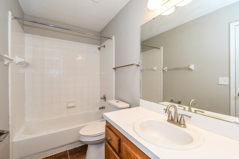 1,925/Mo, 2991 Quapaw Trl Middleburg, FL 32068 Bathroom View