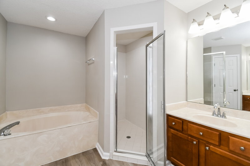 1,785/Mo, 10303 Normanwood Ct Jacksonville, FL 32221 Bathroom View 2