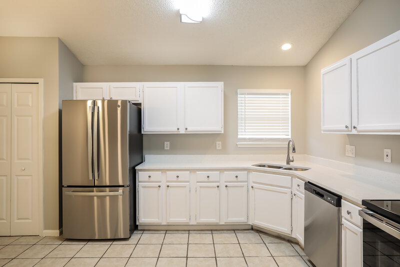 1,625/Mo, 1931 Farm Way Middleburg, FL 32068 Kitchen View 2