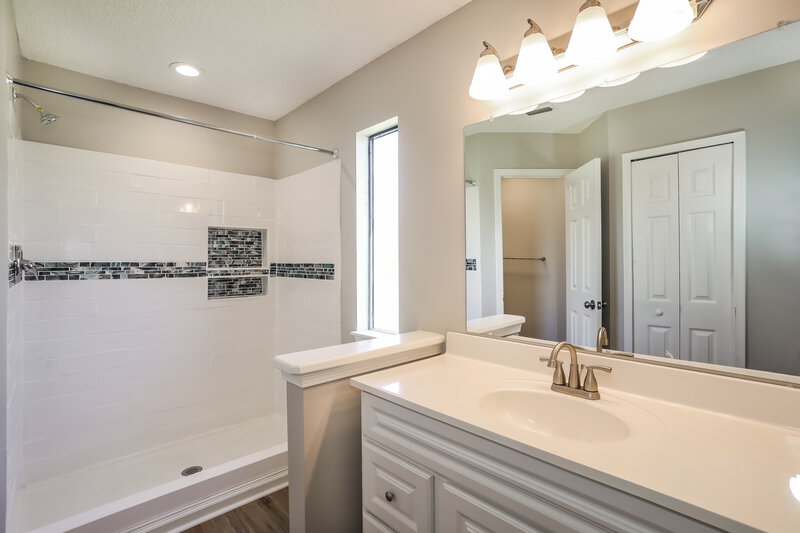 1,625/Mo, 1931 Farm Way Middleburg, FL 32068 Main Bathroom View
