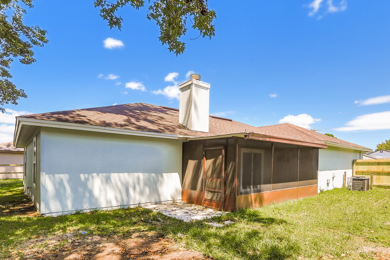 1,625/Mo, 1931 Farm Way Middleburg, FL 32068 Rear View