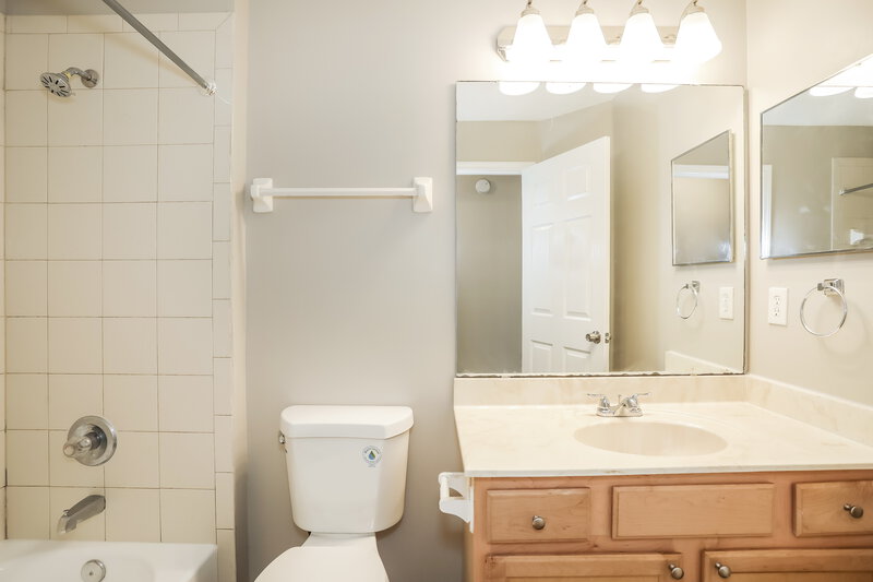 3,420/Mo, 952 Silver Spring Ct Saint Augustine, FL 32092 Bathroom View
