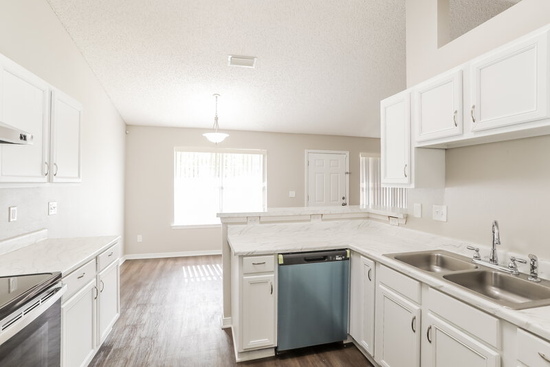 2,920/Mo, 1399 Guardian Dr Jacksonville, FL 32221 Kitchen View 2
