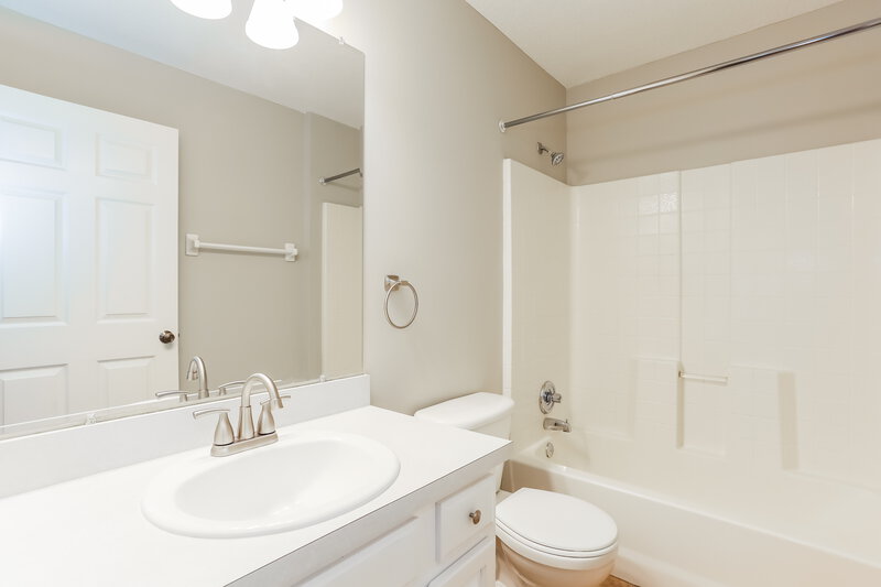 1,870/Mo, 5654 Chirping Way W Jacksonville, FL 32222 Bathroom View