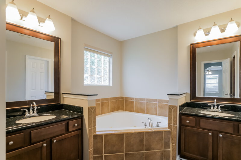 3,380/Mo, 700 Hidden Forest Dr Saint Augustine, FL 32086 Main Bathroom View