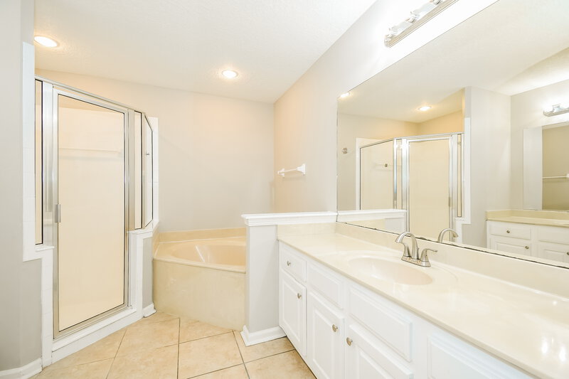 2,440/Mo, 3531 Waterford Oaks Dr Orange Park, FL 32065 Main Bathroom View