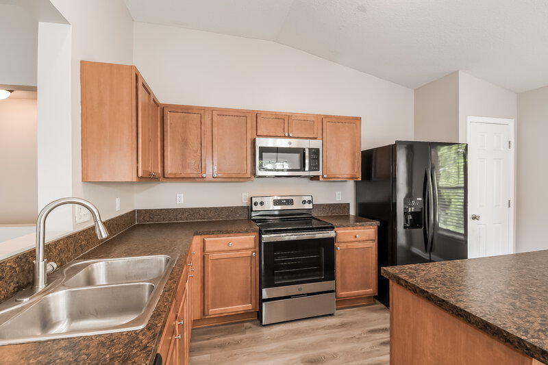 1,720/Mo, 2147 Brian Lakes Dr N Jacksonville, FL 32221 Kitchen View