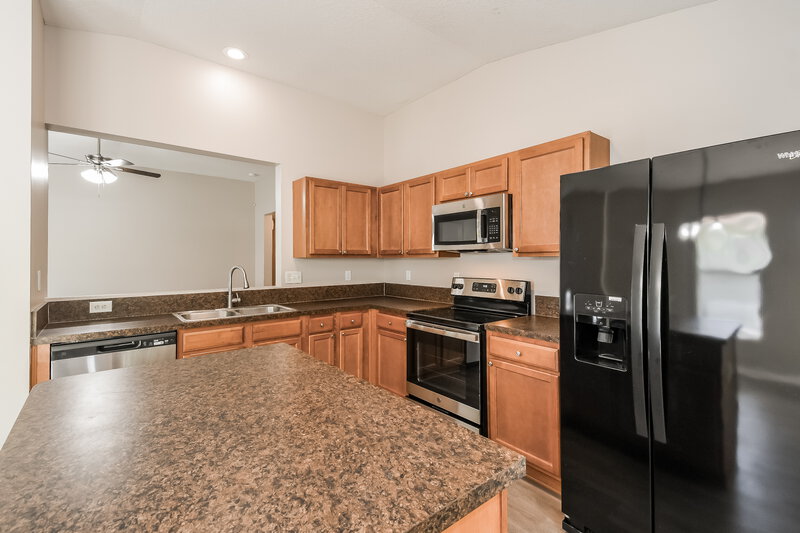 1,720/Mo, 2147 Brian Lakes Dr N Jacksonville, FL 32221 Kitchen View 2