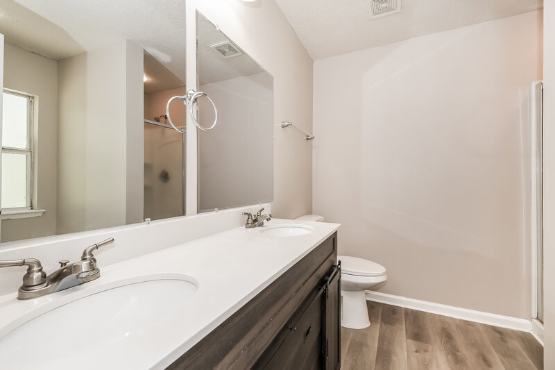 1,720/Mo, 2147 Brian Lakes Dr N Jacksonville, FL 32221 Main Bathroom View