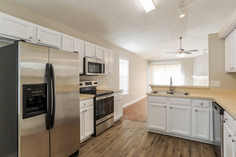 1,950/Mo, 2695 Secret Harbor Dr Orange Park, FL 32065 Kitchen View