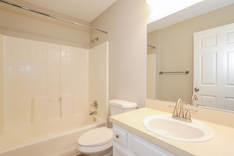 1,950/Mo, 2695 Secret Harbor Dr Orange Park, FL 32065 Bathroom View