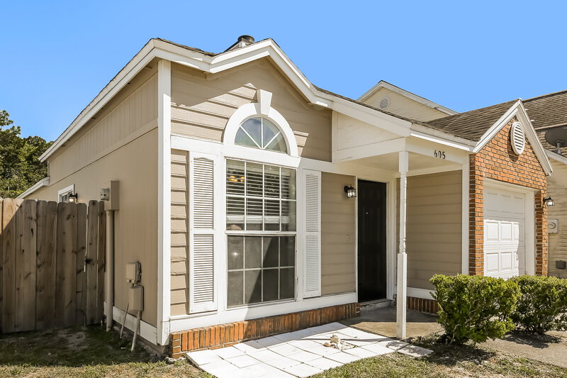 1,825/Mo, 605 Staffordshire Dr E Jacksonville, FL 32225 Front View