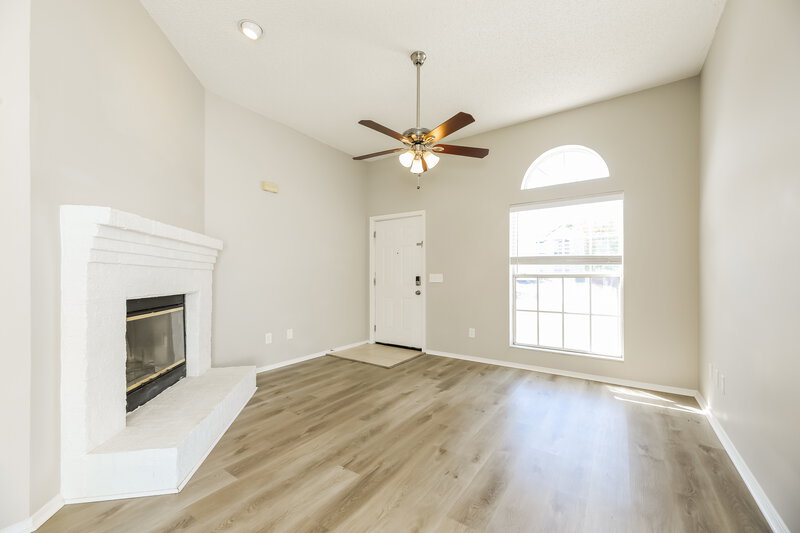 1,825/Mo, 605 Staffordshire Dr E Jacksonville, FL 32225 Living Room View