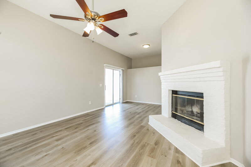 1,825/Mo, 605 Staffordshire Dr E Jacksonville, FL 32225 Living Room View 2