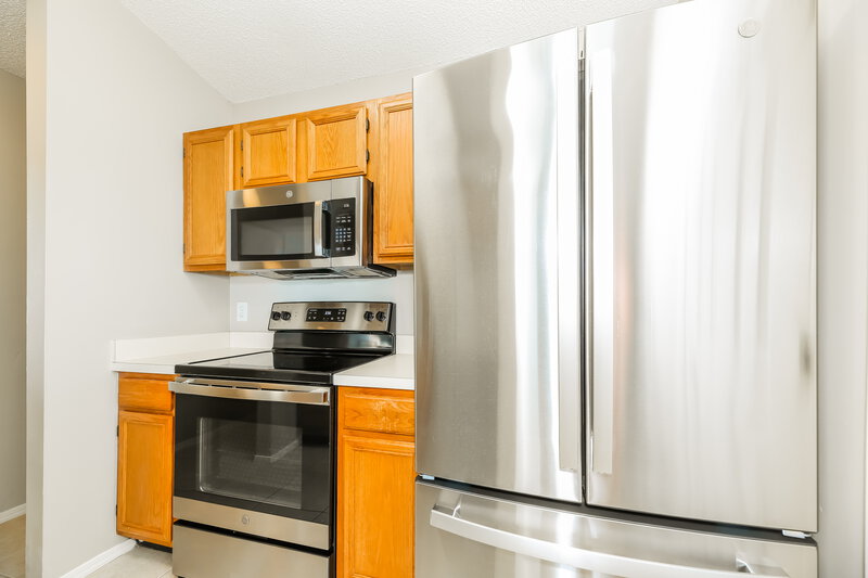 1,825/Mo, 605 Staffordshire Dr E Jacksonville, FL 32225 Kitchen View