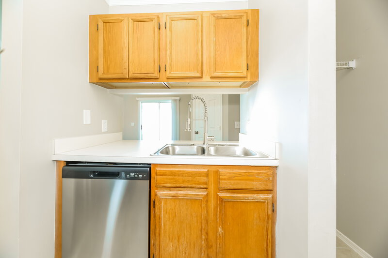 1,825/Mo, 605 Staffordshire Dr E Jacksonville, FL 32225 Kitchen View 2