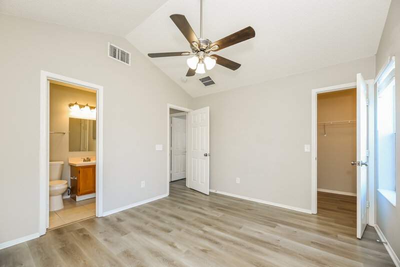 1,825/Mo, 605 Staffordshire Dr E Jacksonville, FL 32225 Main Bedroom View 2