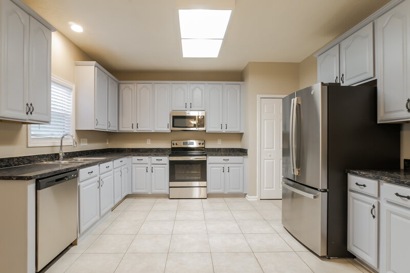 2,545/Mo, 2413 Woodstork Ct St Augustine, FL 32092 Kitchen View