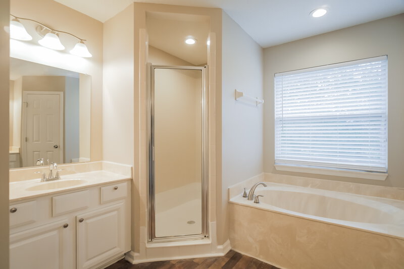 2,545/Mo, 2413 Woodstork Ct St Augustine, FL 32092 Main Bathroom View 2