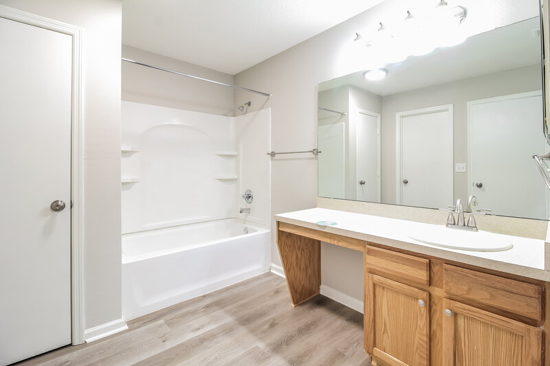 2,105/Mo, 86227 Cartesian Pointe Dr Yulee, FL 32097 Main Bathroom View