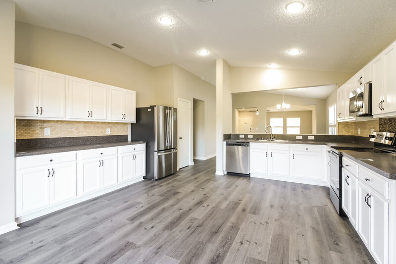 1,920/Mo, 76205 Deerwood Dr Yulee, FL 32097 Kitchen View
