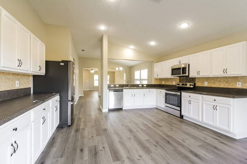 1,920/Mo, 76205 Deerwood Dr Yulee, FL 32097 Kitchen View 2