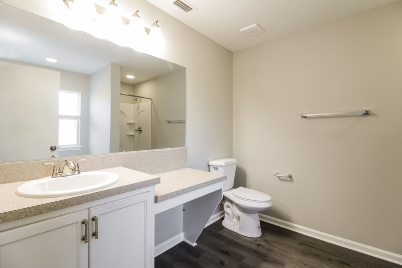 1,920/Mo, 76205 Deerwood Dr Yulee, FL 32097 Bathroom View