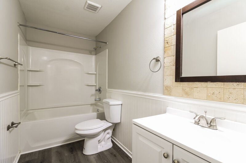 1,920/Mo, 76205 Deerwood Dr Yulee, FL 32097 Bathroom View 2