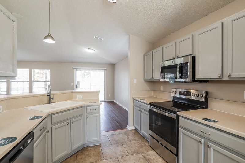 2,160/Mo, 241 Southlake Dr Saint Augustine, FL 32092 Kitchen View