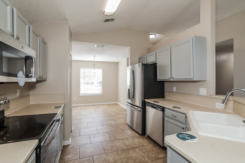 2,160/Mo, 241 Southlake Dr Saint Augustine, FL 32092 Kitchen View 2
