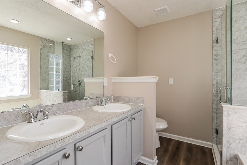2,160/Mo, 241 Southlake Dr Saint Augustine, FL 32092 Main Bathroom View