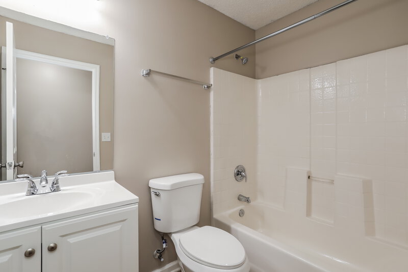 2,160/Mo, 241 Southlake Dr Saint Augustine, FL 32092 Bathroom View