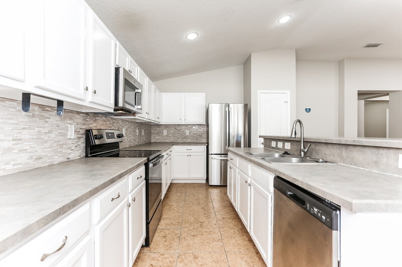 1,930/Mo, 76307 Long Pond Loop Yulee, FL 32097 Kitchen View 2