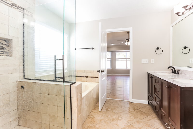 1,930/Mo, 76307 Long Pond Loop Yulee, FL 32097 Main Bathroom View