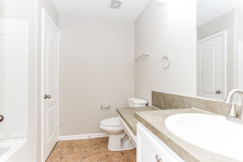 1,930/Mo, 76307 Long Pond Loop Yulee, FL 32097 Bathroom View