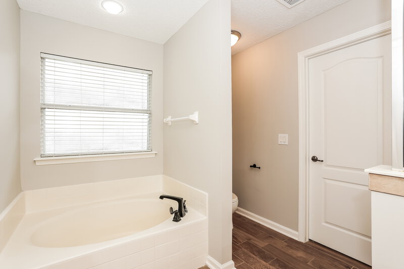 2,660/Mo, 45062 Ingleham Cir Callahan, FL 32011 Main Bathroom View 2