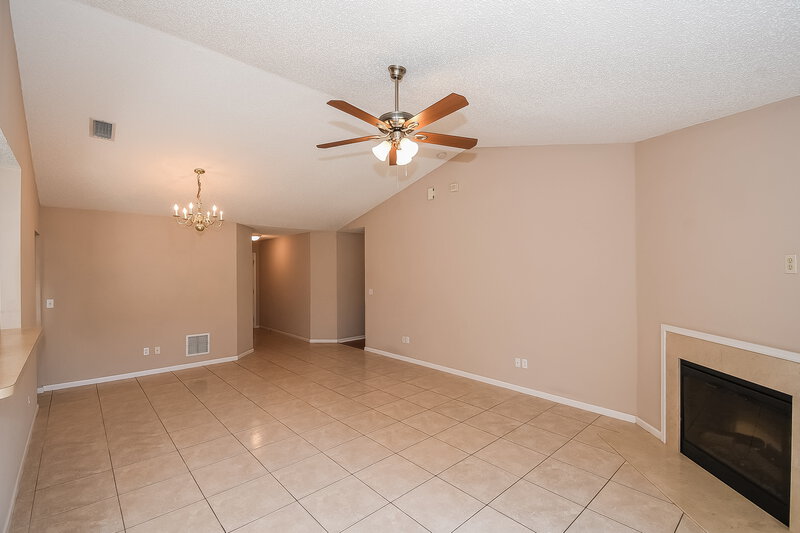 2,490/Mo, 6522 Blue Leaf Ln Jacksonville, FL 32244 Living Room View 2