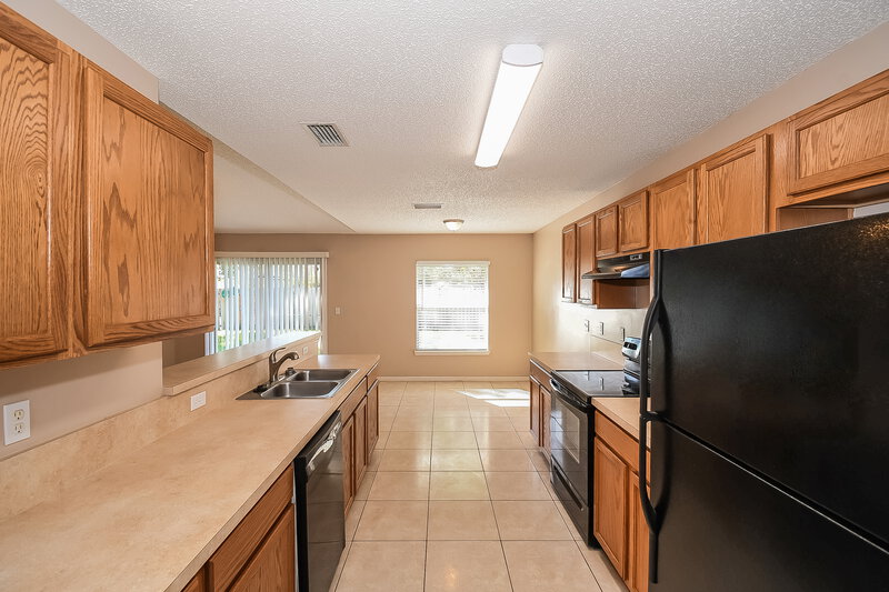 2,490/Mo, 6522 Blue Leaf Ln Jacksonville, FL 32244 Kitchen View 2
