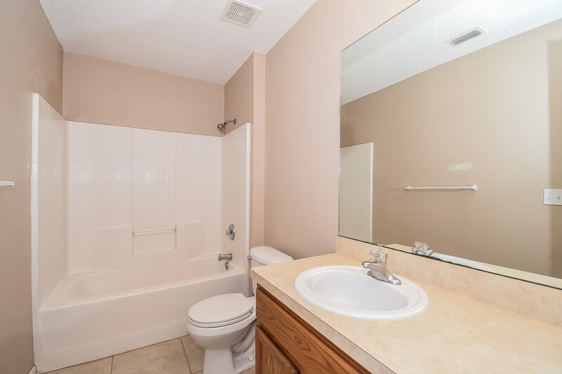 2,490/Mo, 6522 Blue Leaf Ln Jacksonville, FL 32244 Main Bathroom View