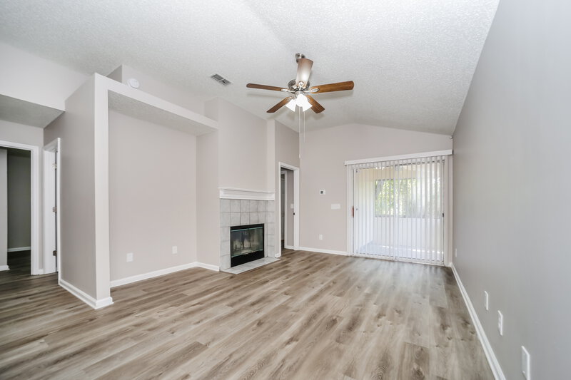 1,885/Mo, 10382 Brookwood Bluff Rd N Jacksonville, FL 32225 Living Room View
