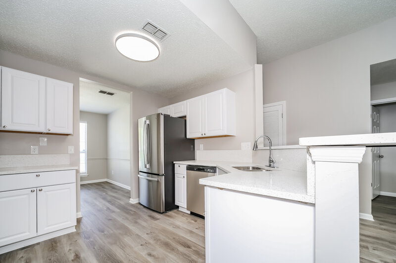 1,885/Mo, 10382 Brookwood Bluff Rd N Jacksonville, FL 32225 Kitchen View 2