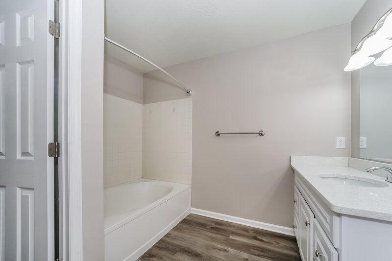 1,885/Mo, 10382 Brookwood Bluff Rd N Jacksonville, FL 32225 Main Bathroom View