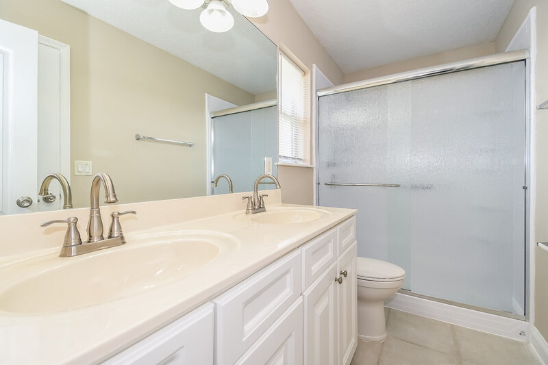 1,835/Mo, 2120 Fresco Dr Middleburg, FL 32068 Main Bathroom View