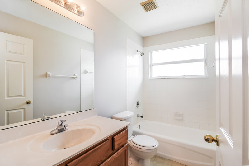 2,135/Mo, 12576 Richfield Blvd Jacksonville, FL 32218 Bathroom View