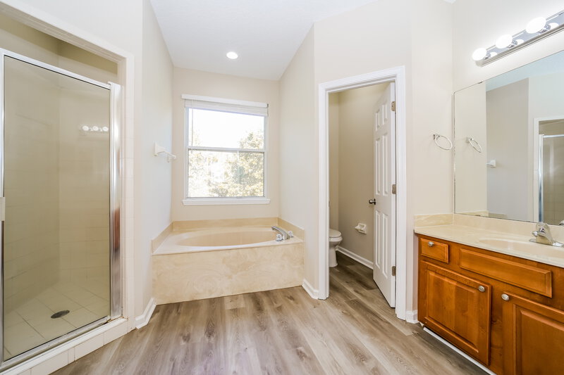 2,685/Mo, 731 E Red House Branch Rd Saint Augustine, FL 32084 Main Bathroom View
