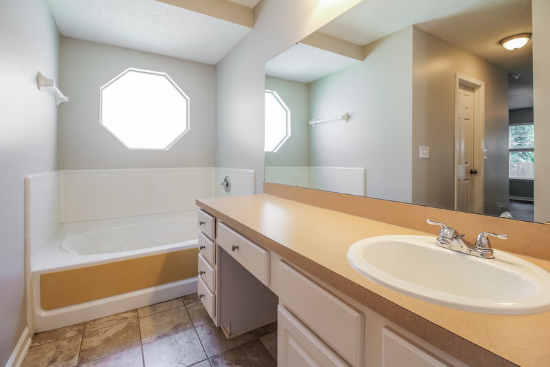 2,125/Mo, 96100 Stoney Glen Ct Yulee, FL 32097 Main Bathroom View