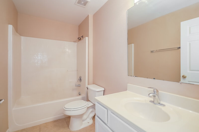 2,065/Mo, 1658 Jayhawk Ln E Jacksonville, FL 32221 Main Bathroom View